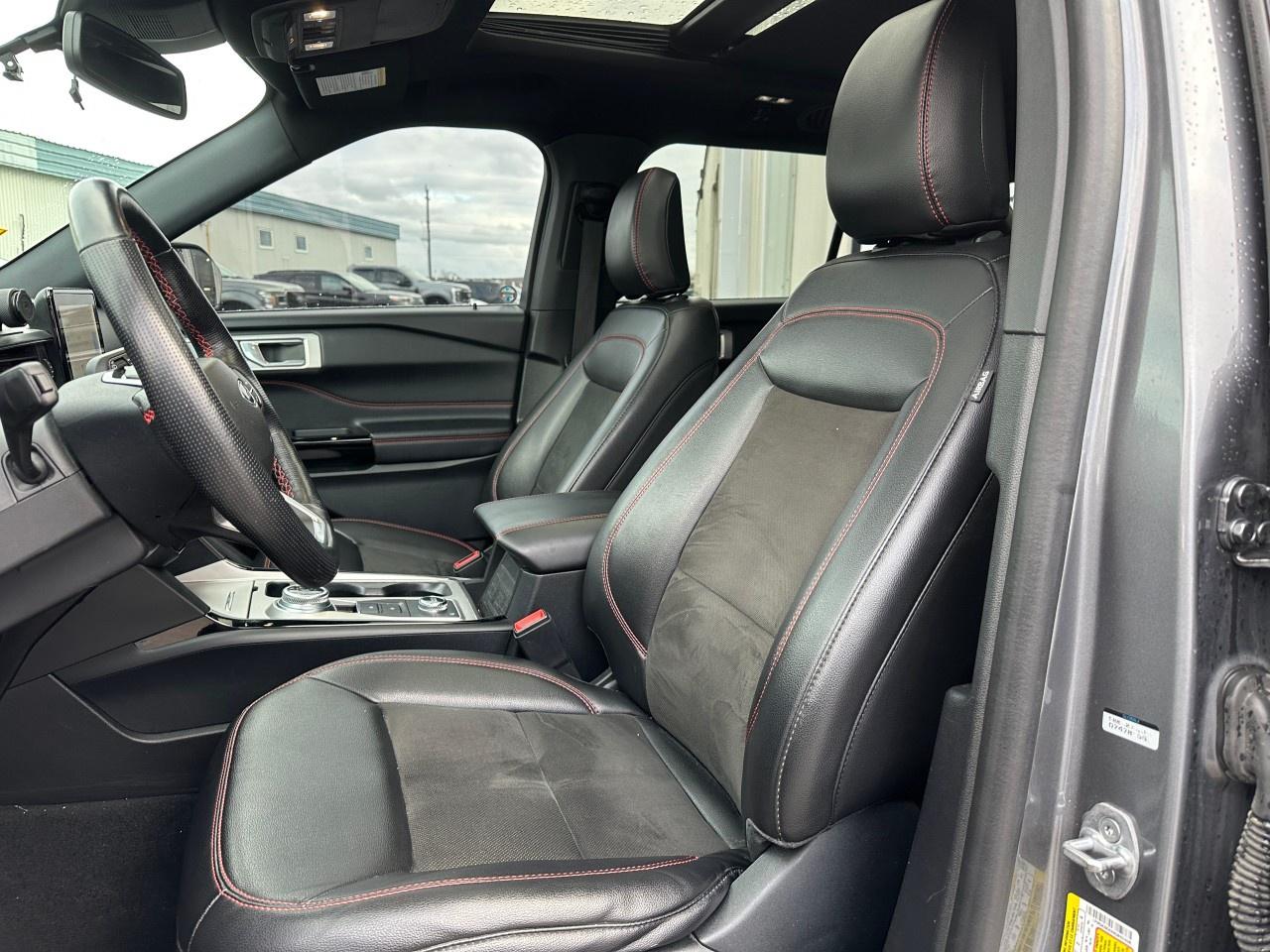 2022 Ford Explorer ST-LINE 4WD Photo