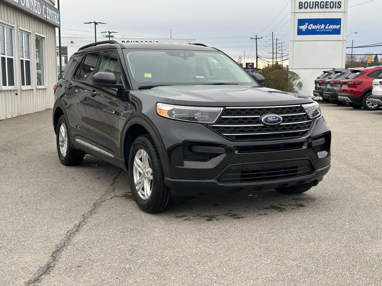 2022 Ford Explorer XLT 4WD Photo3