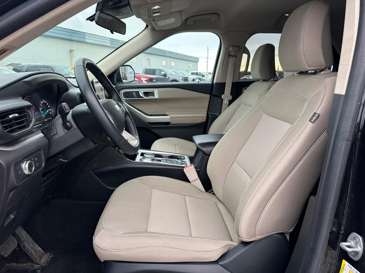 2022 Ford Explorer XLT 4WD Photo