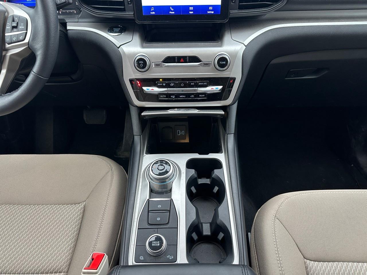 2022 Ford Explorer XLT 4WD Photo