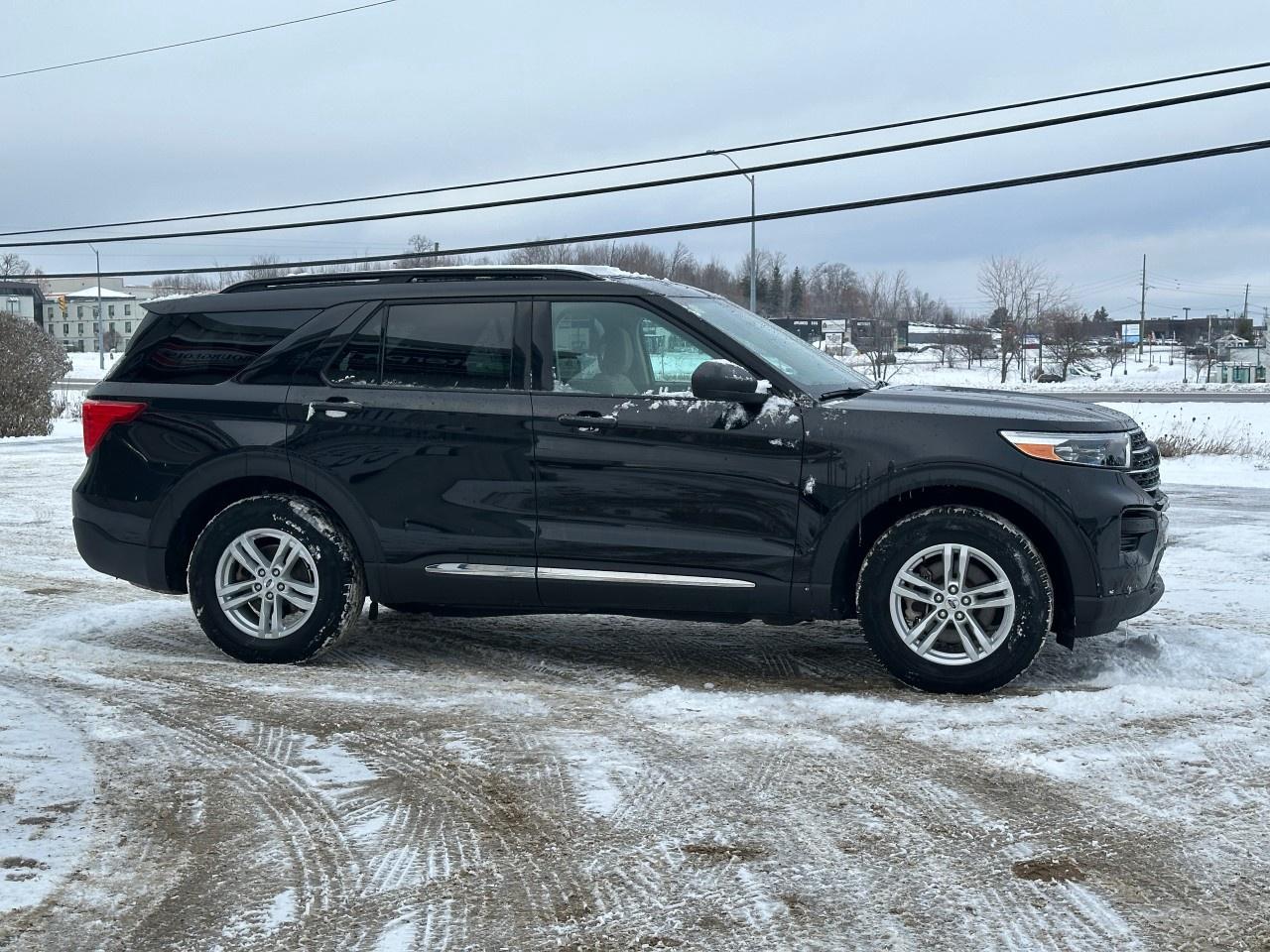 2022 Ford Explorer XLT 4WD Photo4