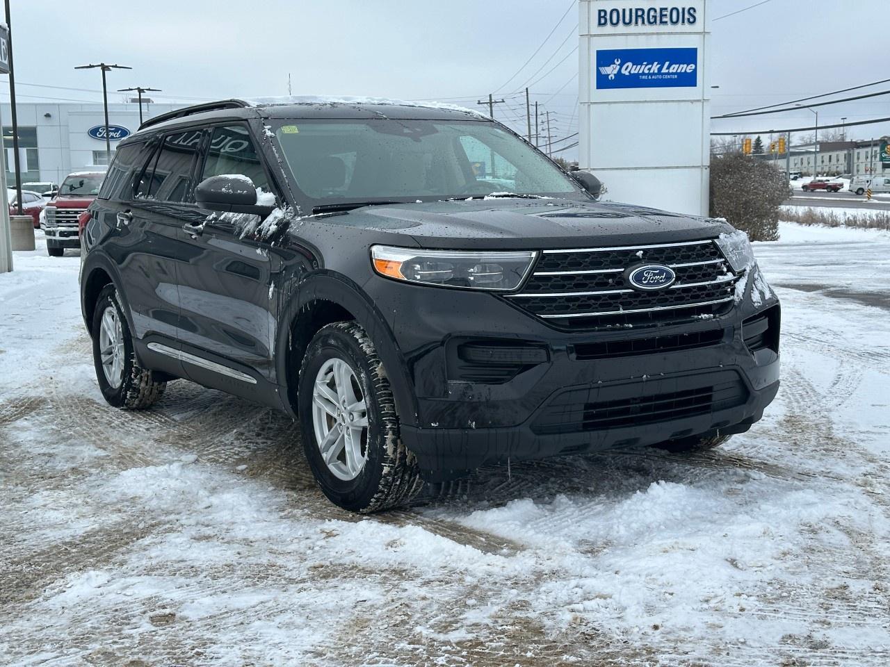 2022 Ford Explorer XLT 4WD Photo3