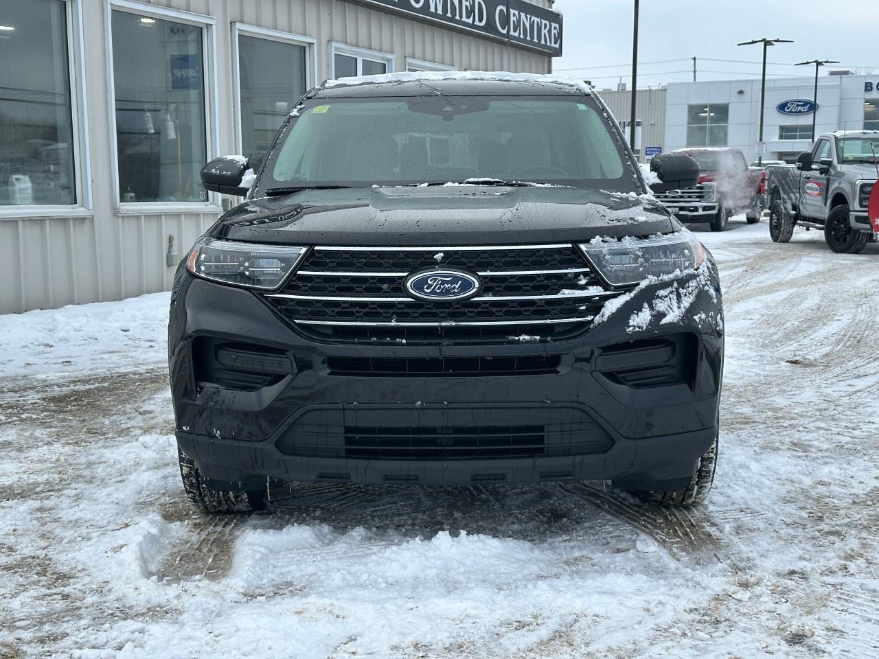 2022 Ford Explorer XLT 4WD Photo2