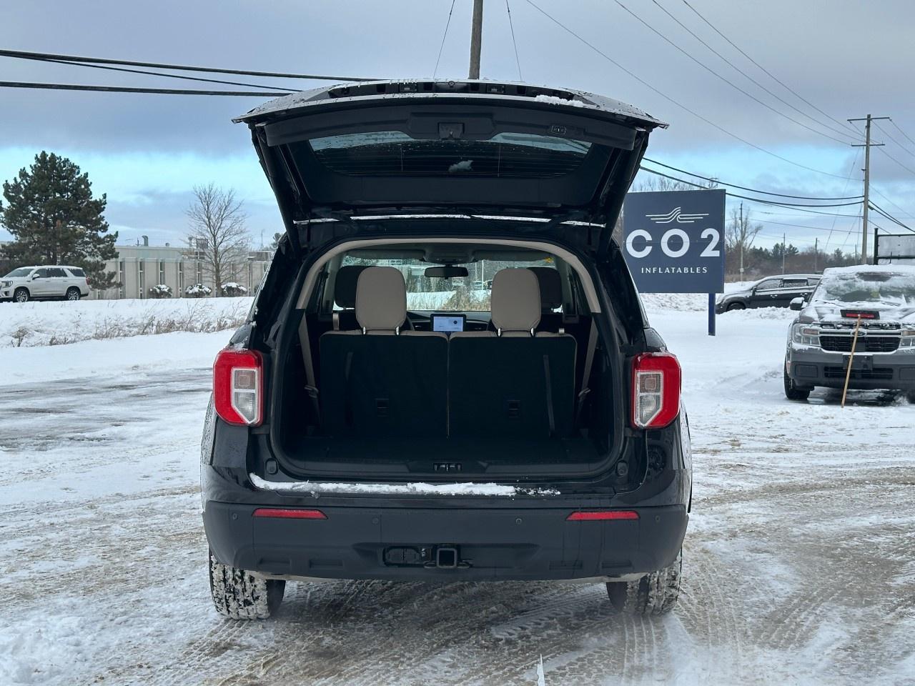 2022 Ford Explorer XLT 4WD Photo