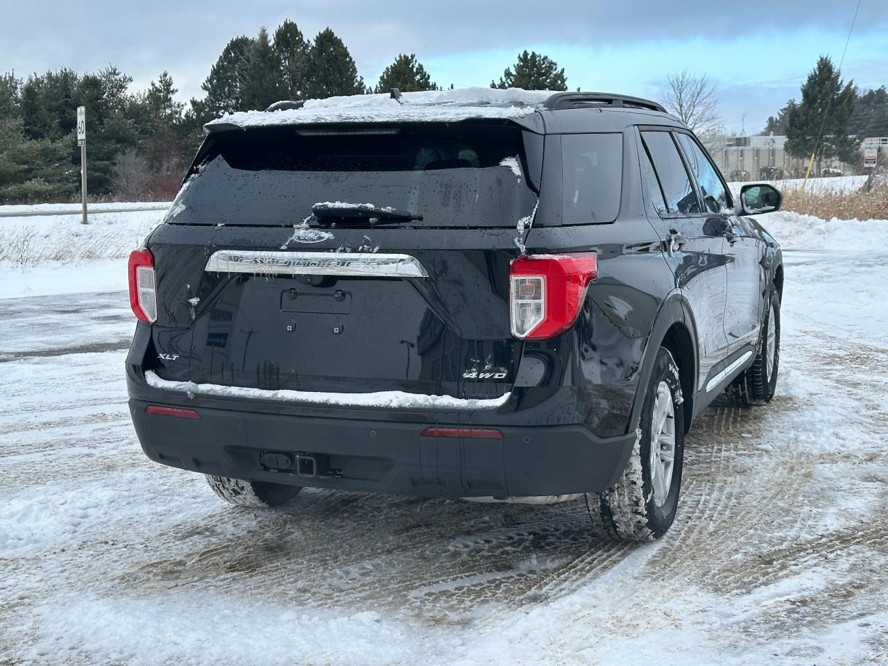 2022 Ford Explorer XLT 4WD Photo