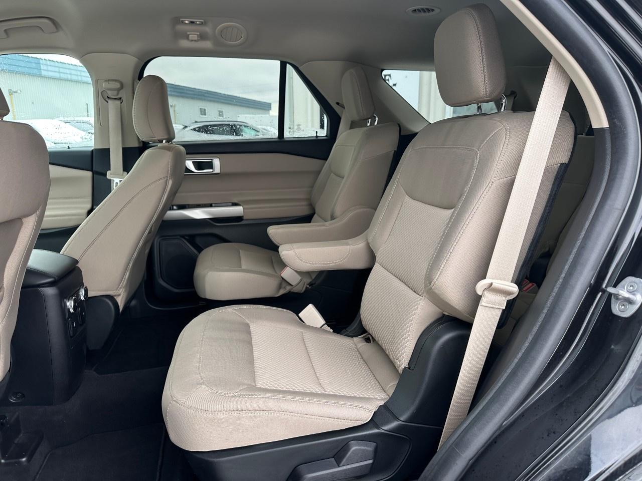 2022 Ford Explorer XLT 4WD Photo