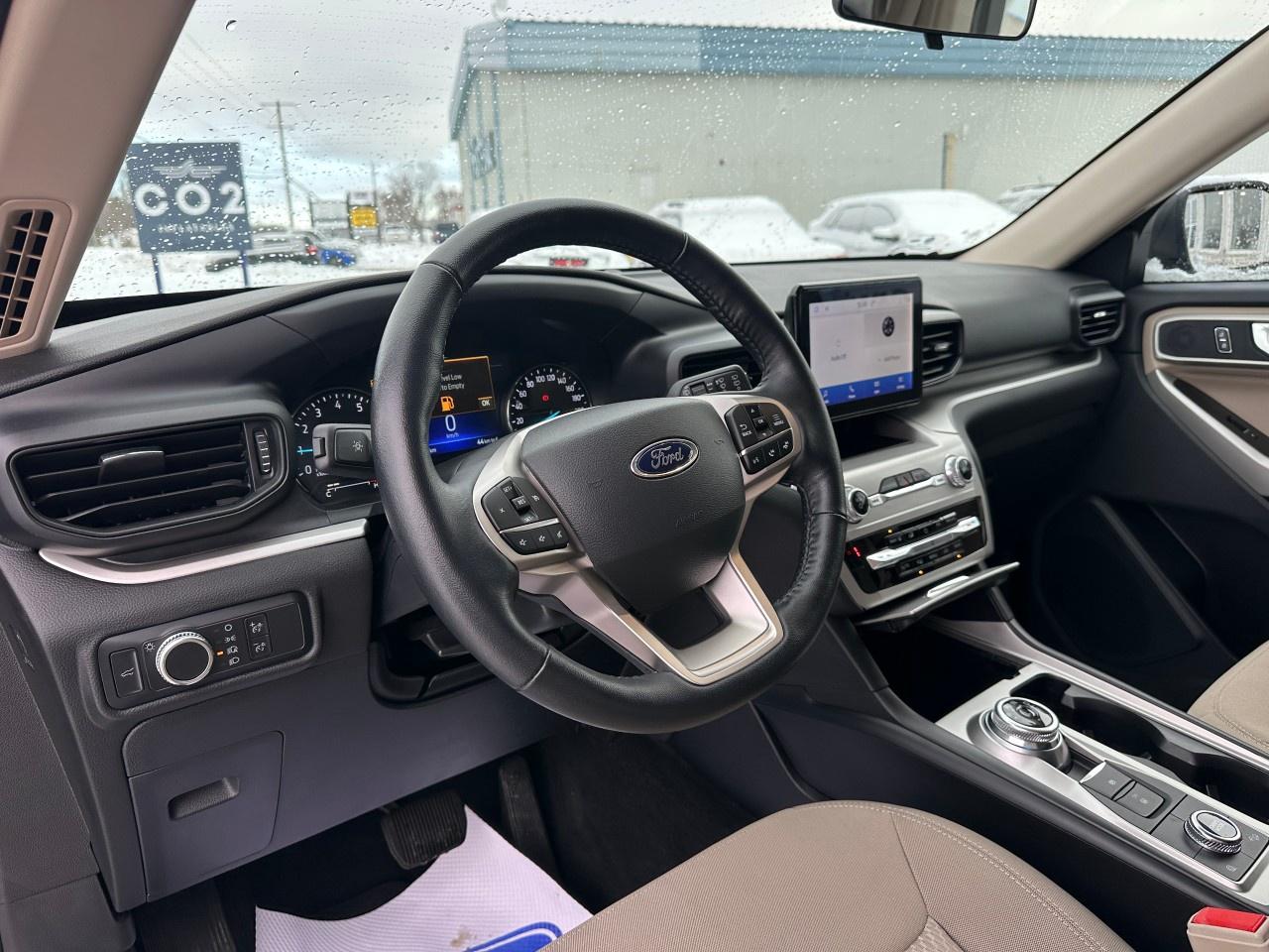 2022 Ford Explorer XLT 4WD Photo