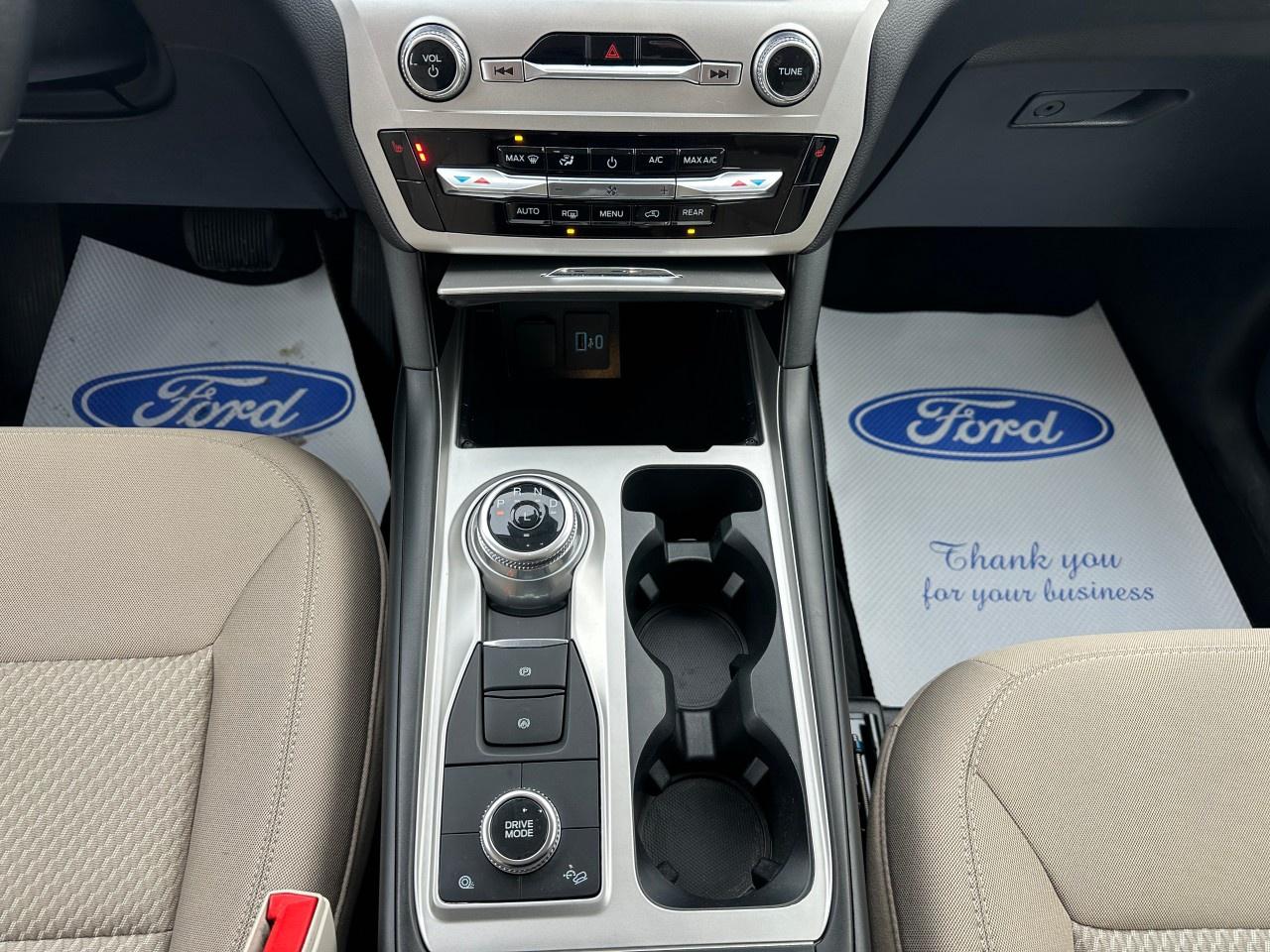 2022 Ford Explorer XLT 4WD Photo