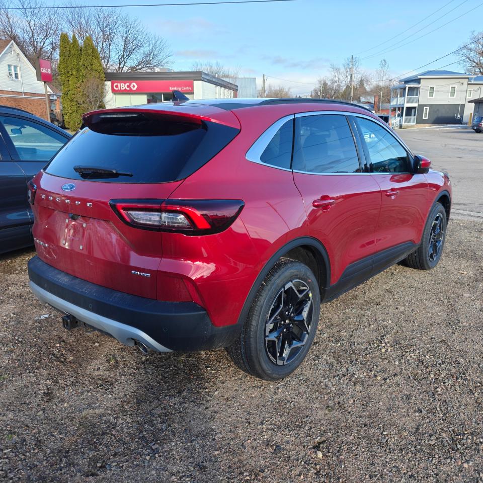 2026 Ford Escape Platinum AWD Photo
