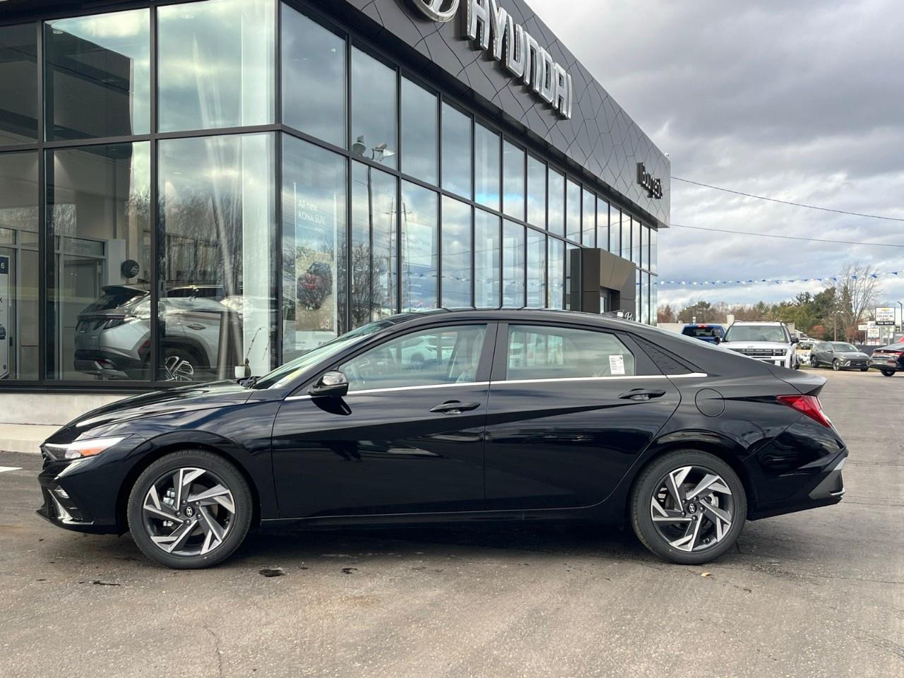 2026 Hyundai Elantra Luxury IVT w/Two-Tone Interior Photo