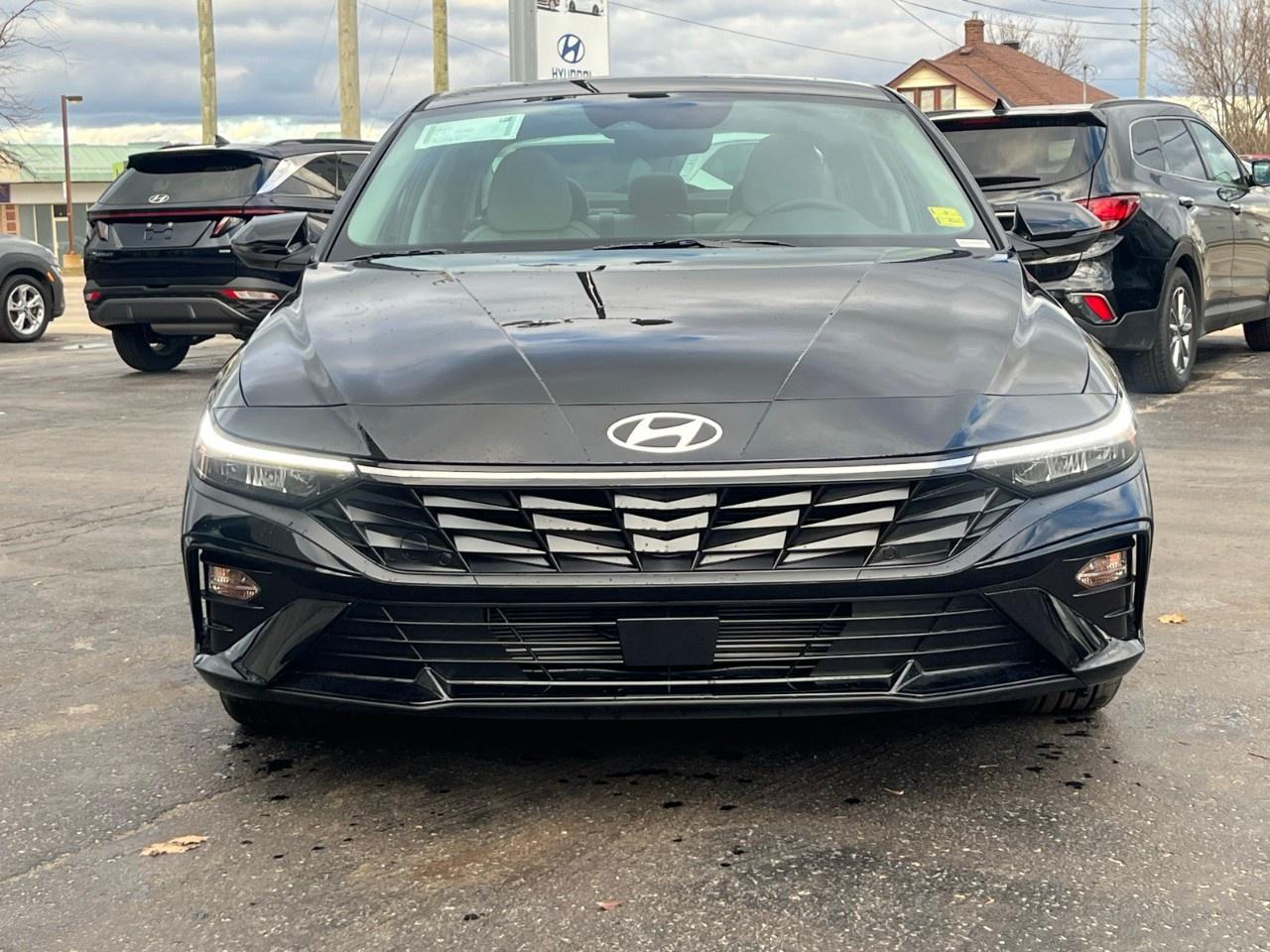 2026 Hyundai Elantra Luxury IVT w/Two-Tone Interior Photo