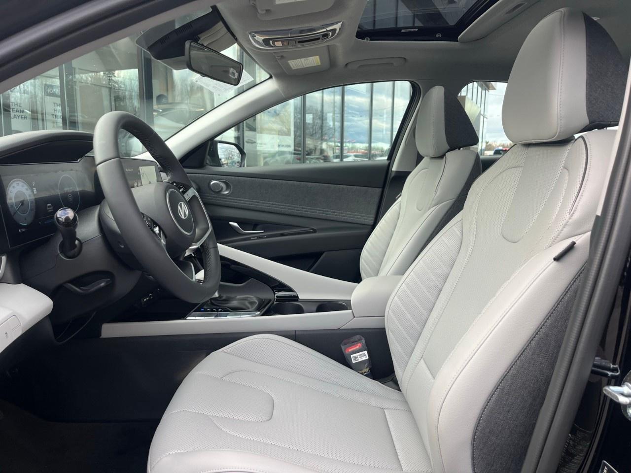 2026 Hyundai Elantra Luxury IVT w/Two-Tone Interior Photo