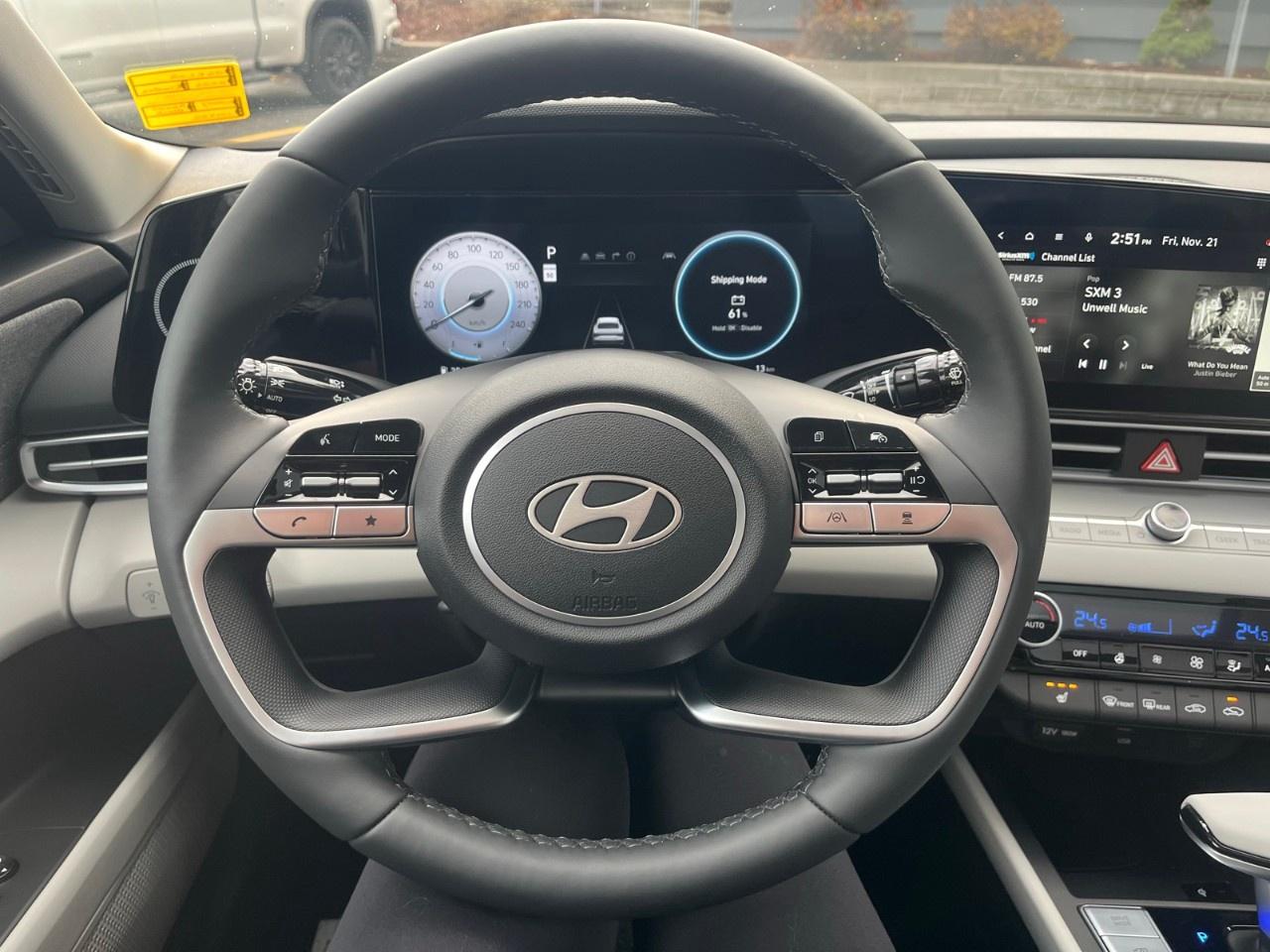 2026 Hyundai Elantra Luxury IVT w/Two-Tone Interior Photo