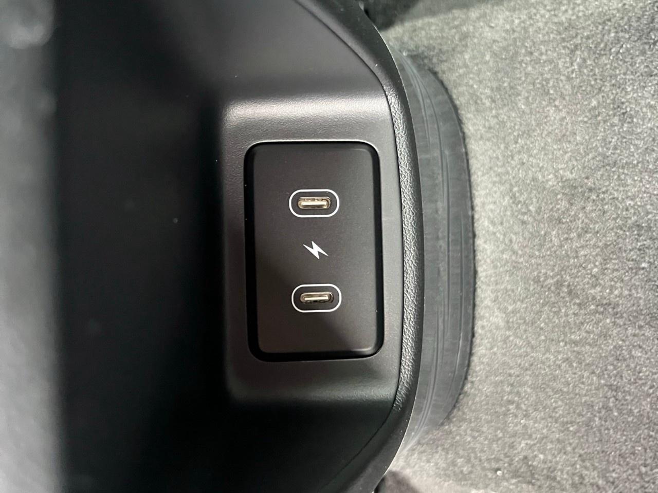 2026 Hyundai Elantra Luxury IVT w/Two-Tone Interior Photo