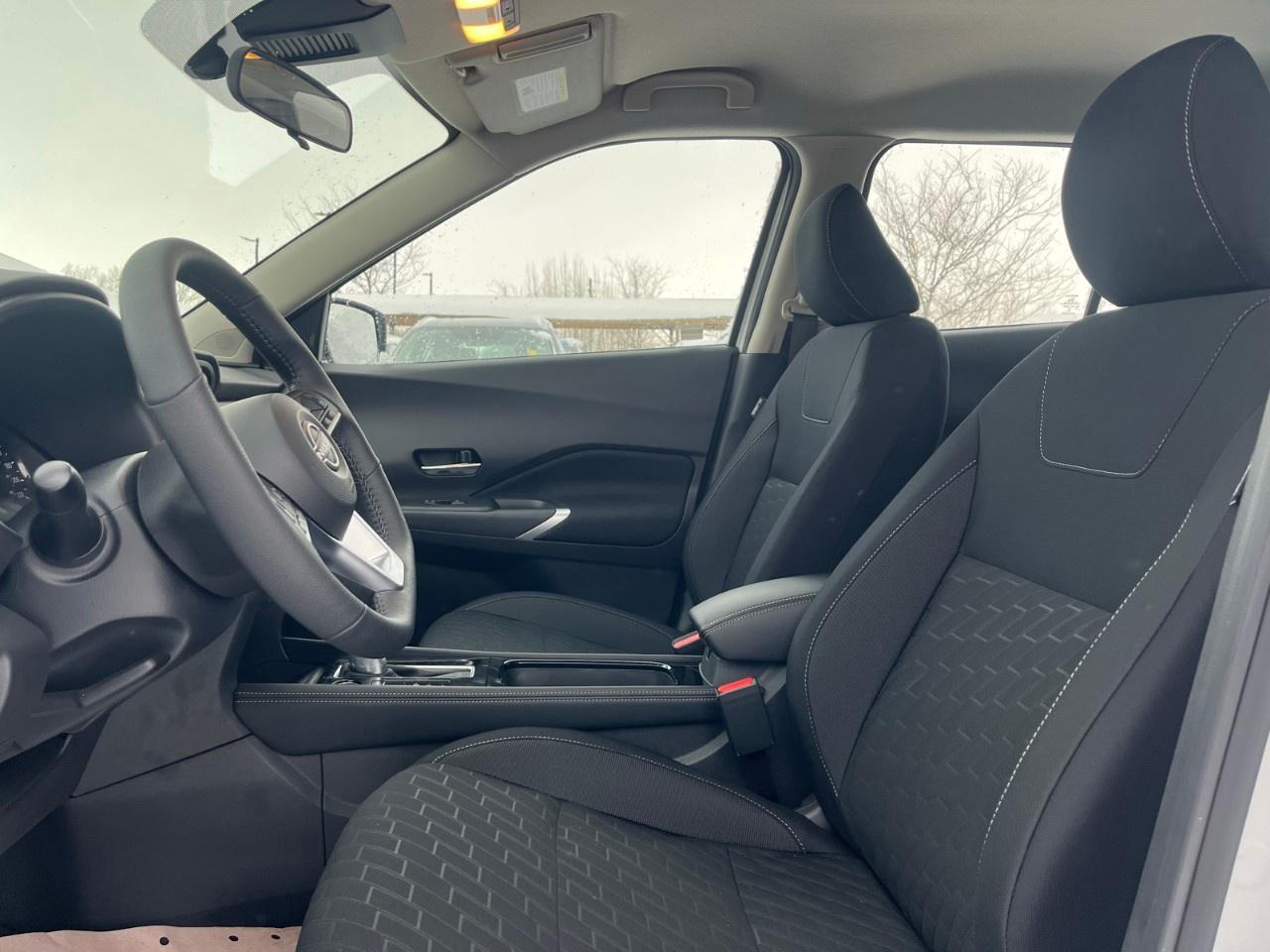 2025 Nissan Kicks Play SV FWD Photo