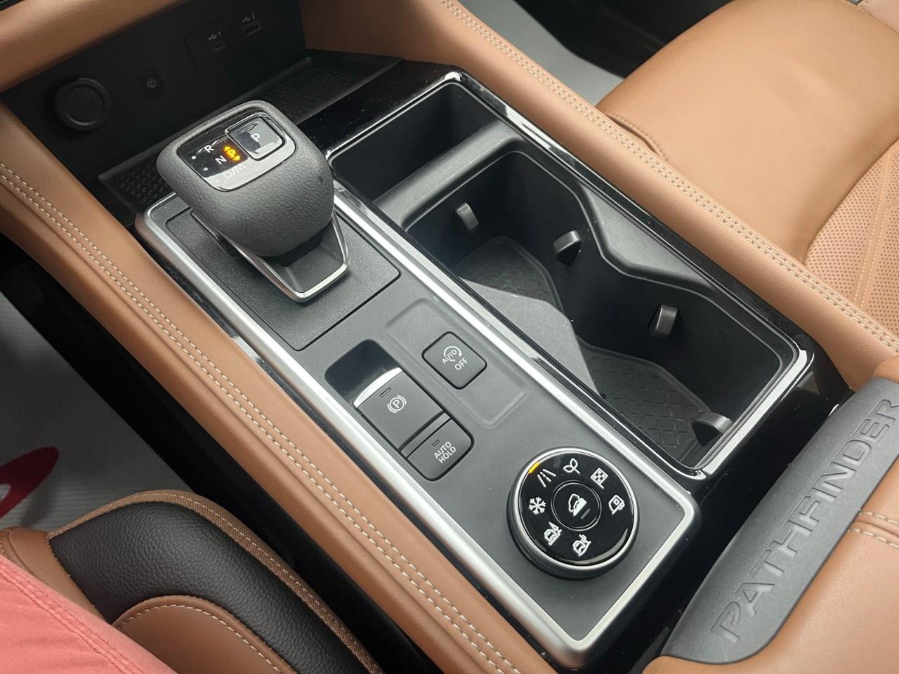 2024 Nissan Pathfinder Platinum 4WD Photo