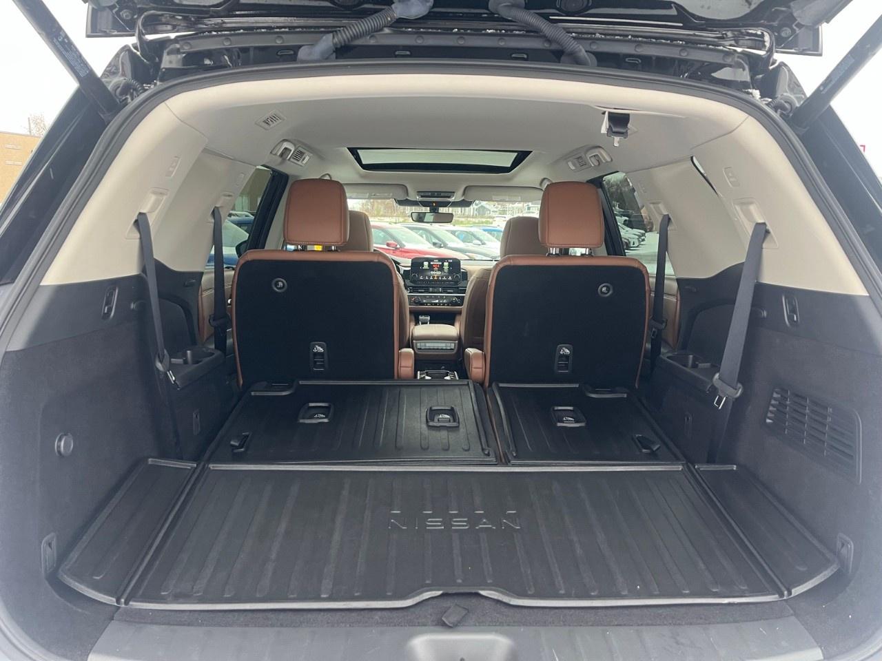 2024 Nissan Pathfinder Platinum 4WD Photo