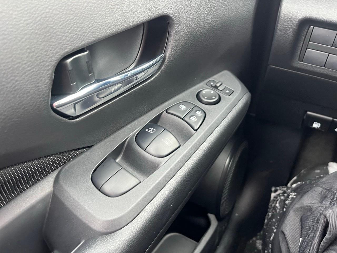 2025 Nissan Kicks Play SV FWD Photo