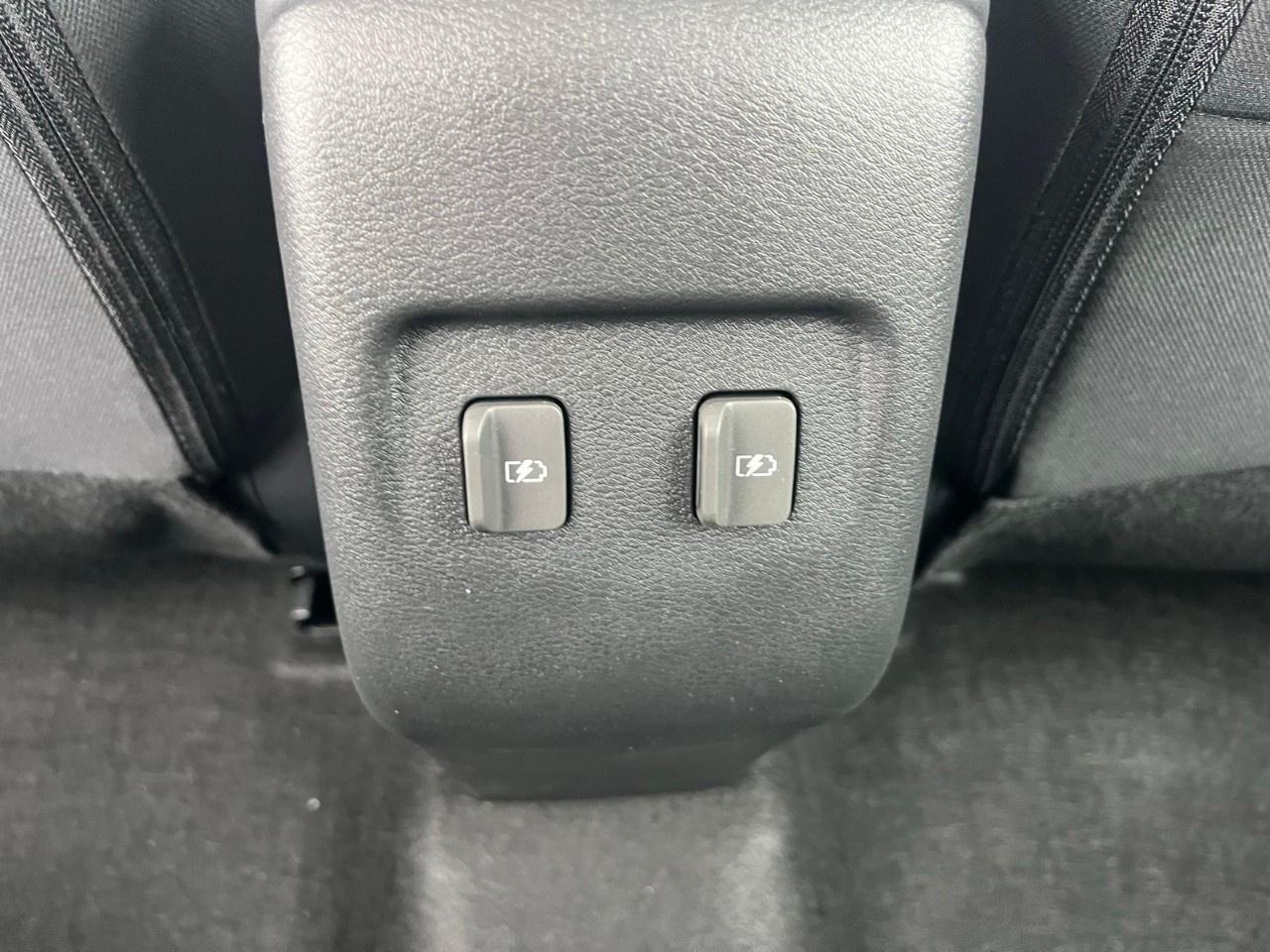 2025 Nissan Kicks Play SV FWD Photo