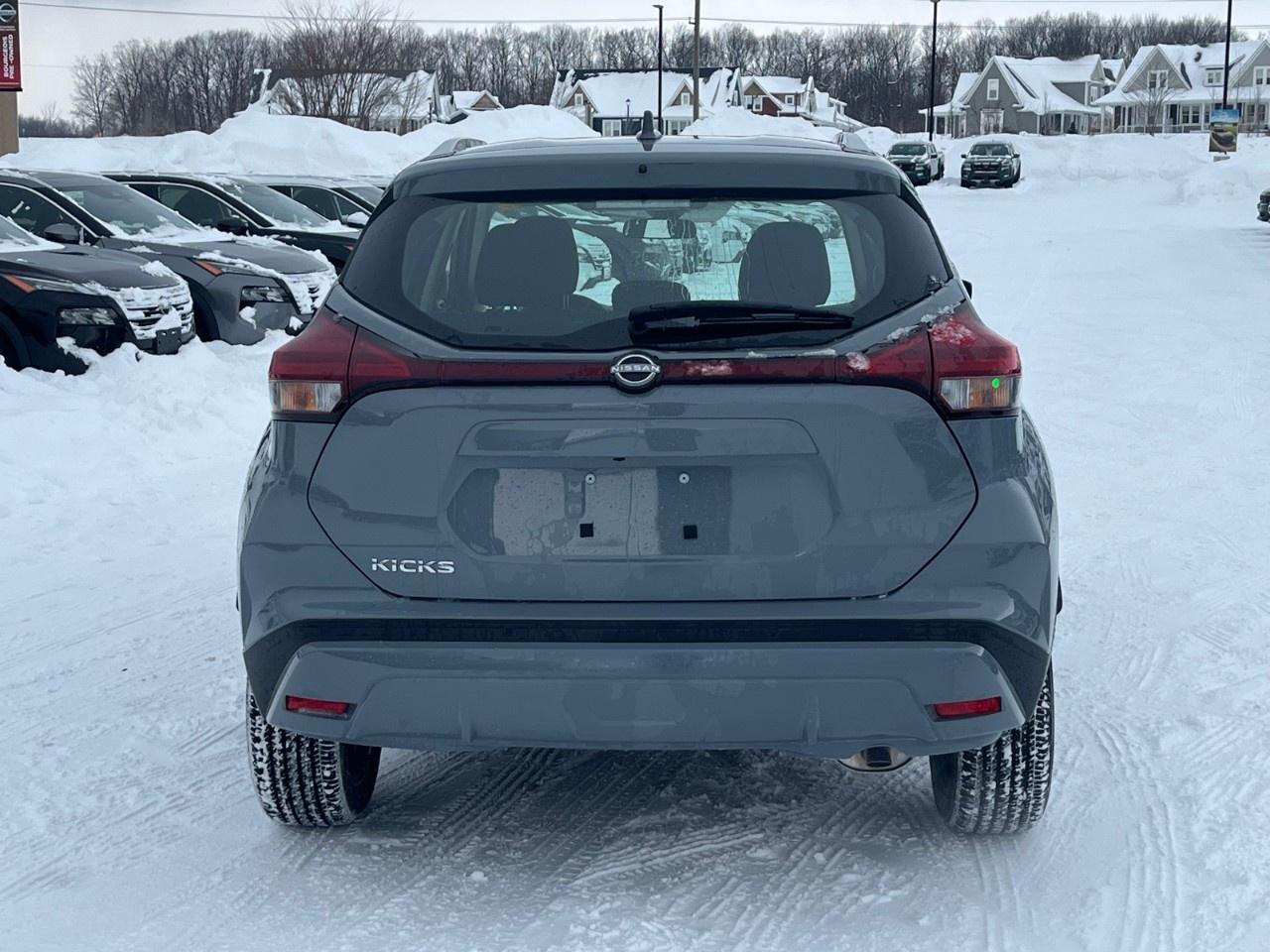 2025 Nissan Kicks Play SV FWD Photo