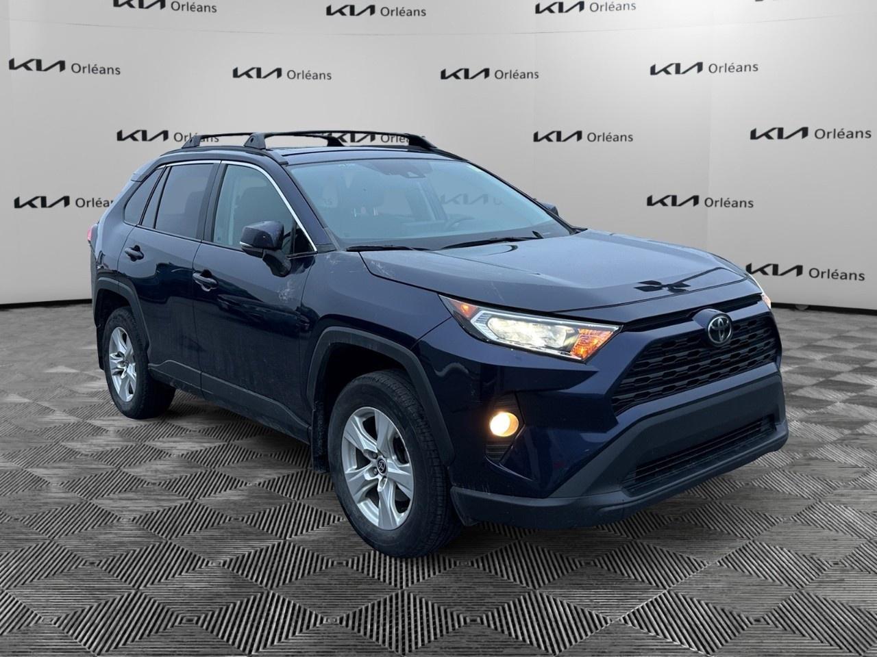 2021 Toyota RAV4 XLE AWD Photo2