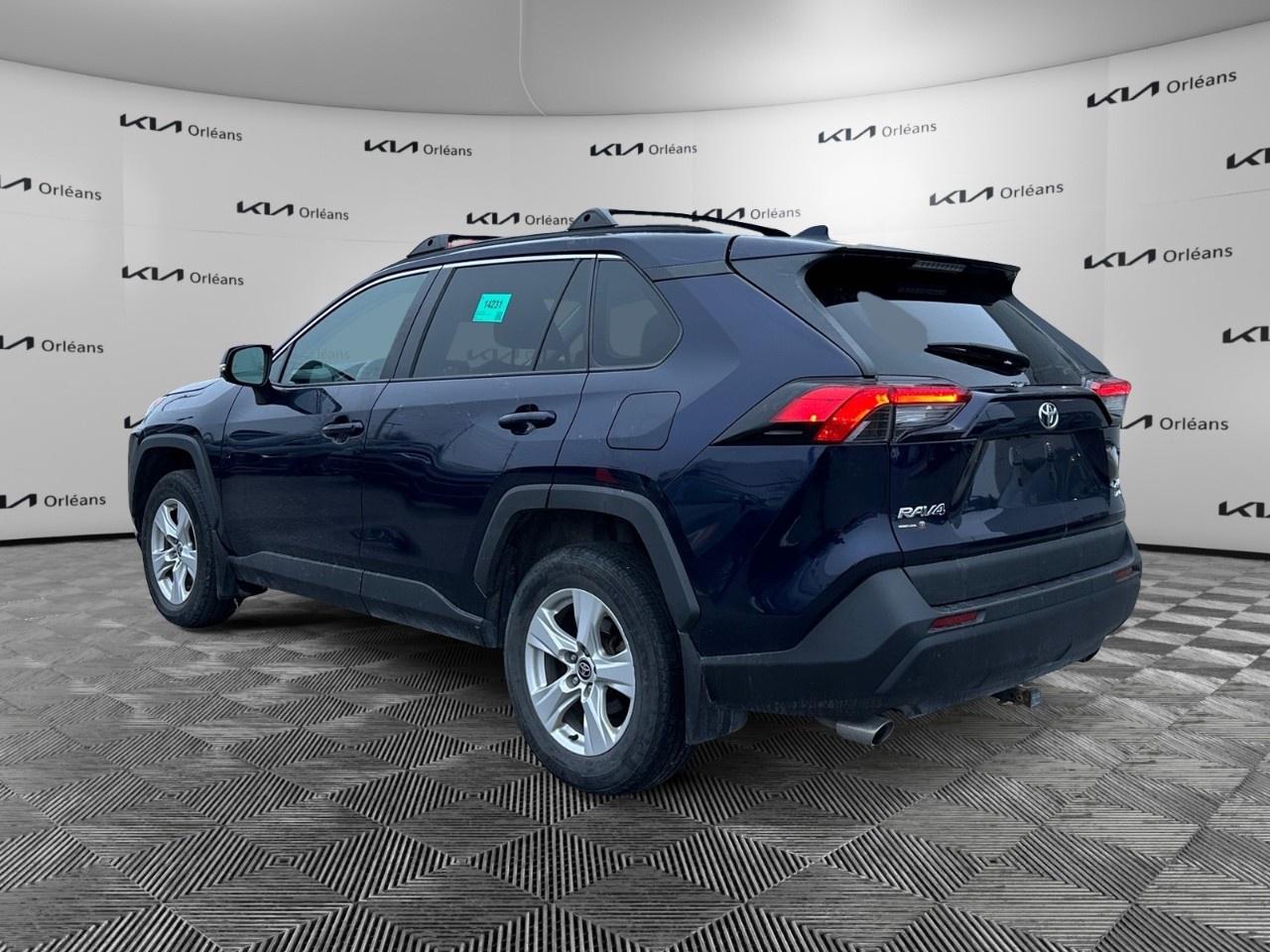 2021 Toyota RAV4 XLE AWD Photo4