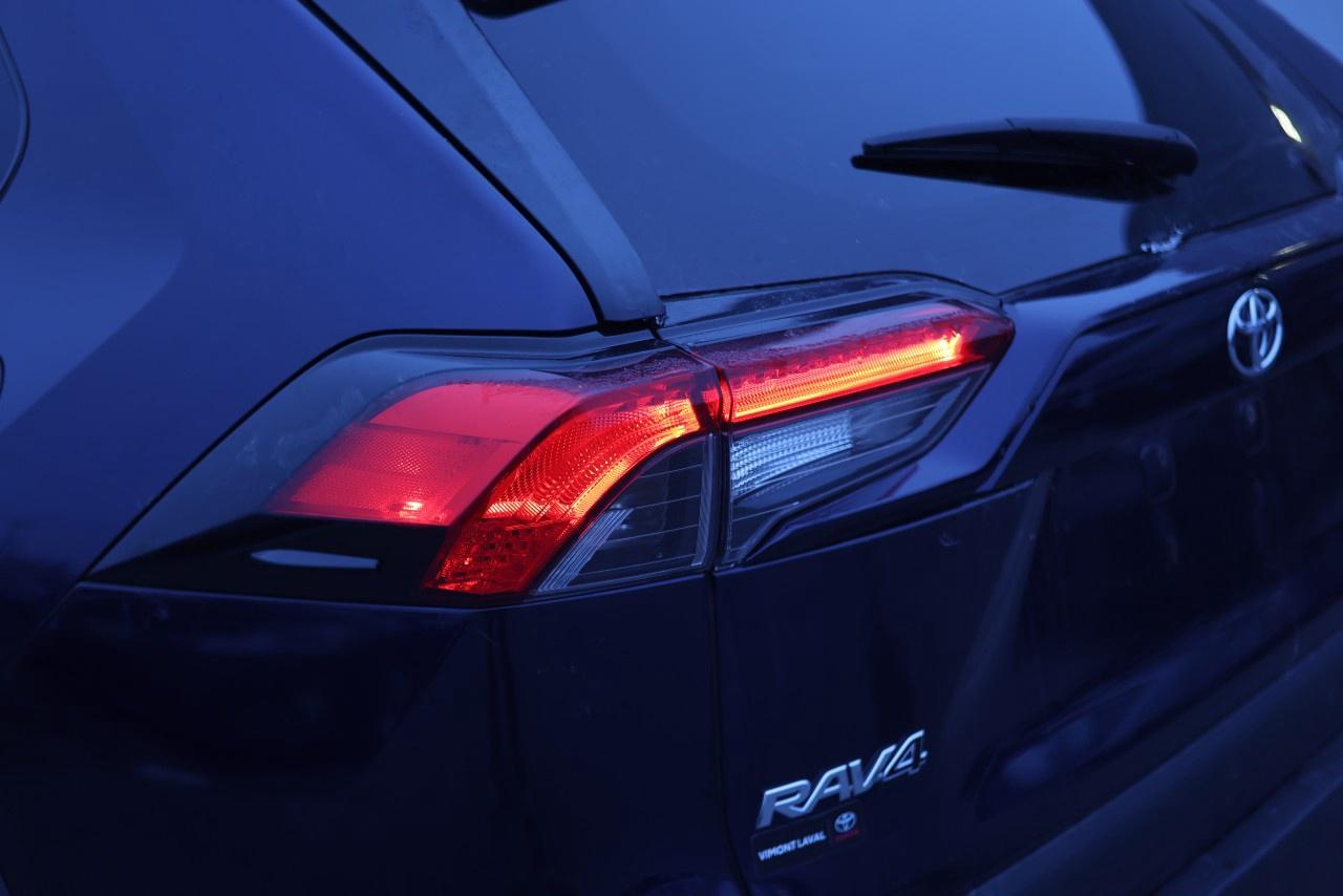 2021 Toyota RAV4 XLE AWD Photo