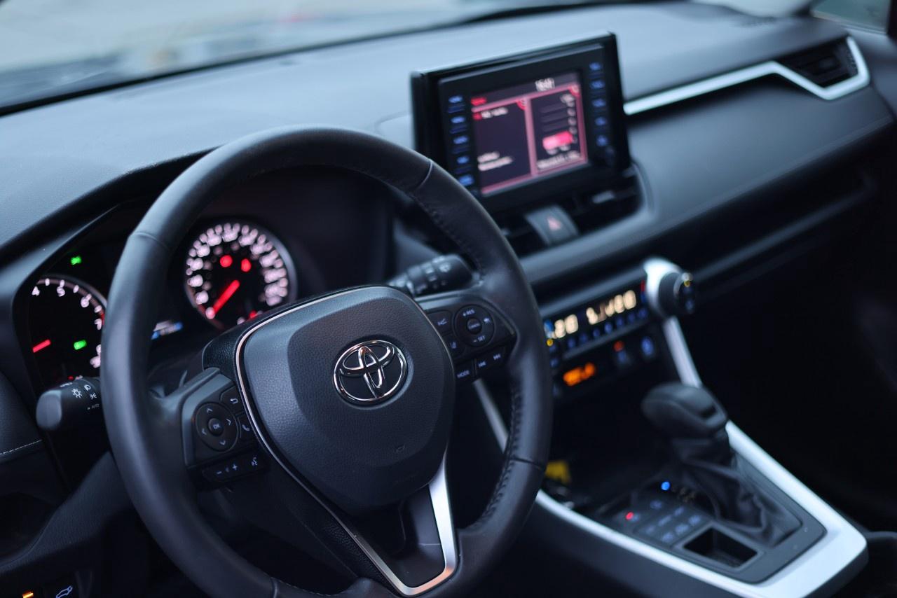 2021 Toyota RAV4 XLE AWD Photo