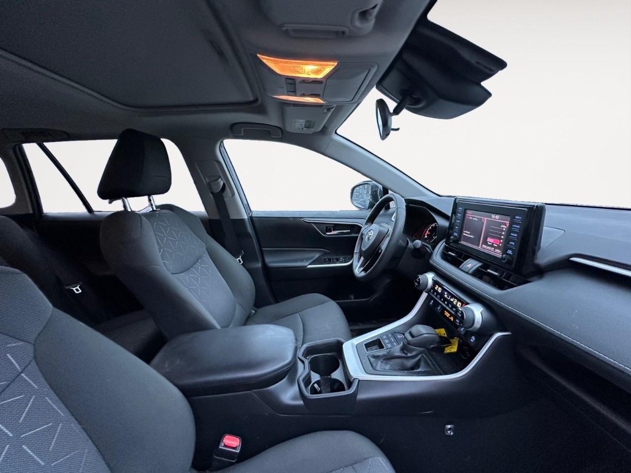 2021 Toyota RAV4 XLE AWD Photo