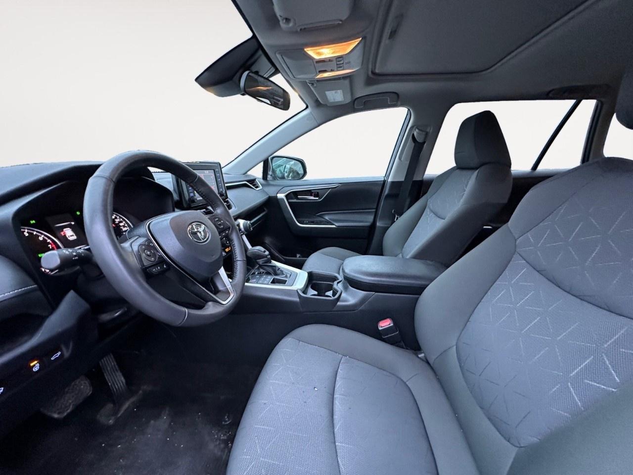 2021 Toyota RAV4 XLE AWD Photo