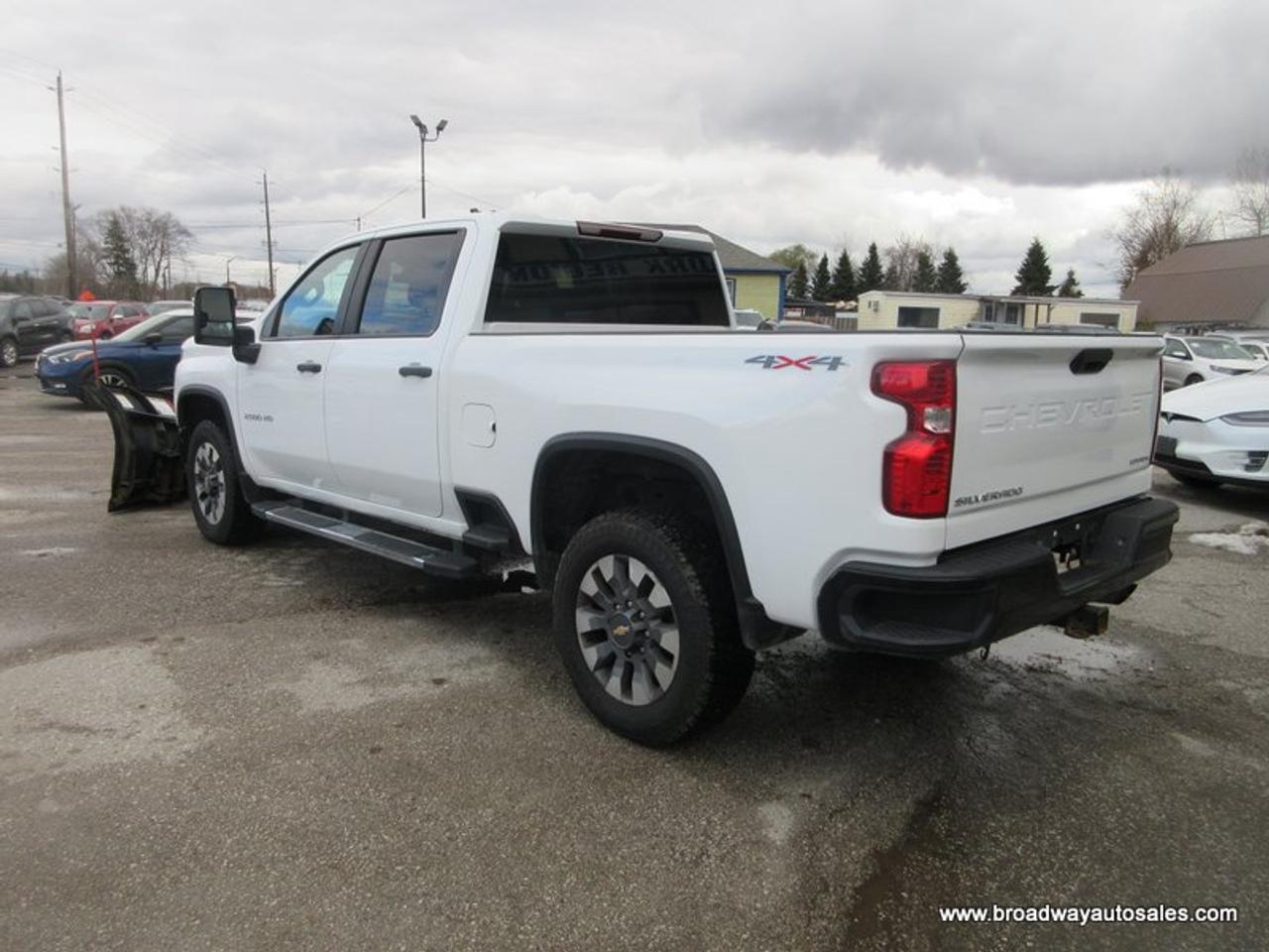 2022 Chevrolet Silverado 2500 3/4 TON CUSTOM-LS-MODEL 6 PASSENGER 6.6L - V8.. 4X4.. CREW-CAB.. 6.6-FOOT-BOX.. SNOW-EX-V-PLOW.. BACK-UP CAMERA.. BLUETOOTH SYSTEM.. Photo