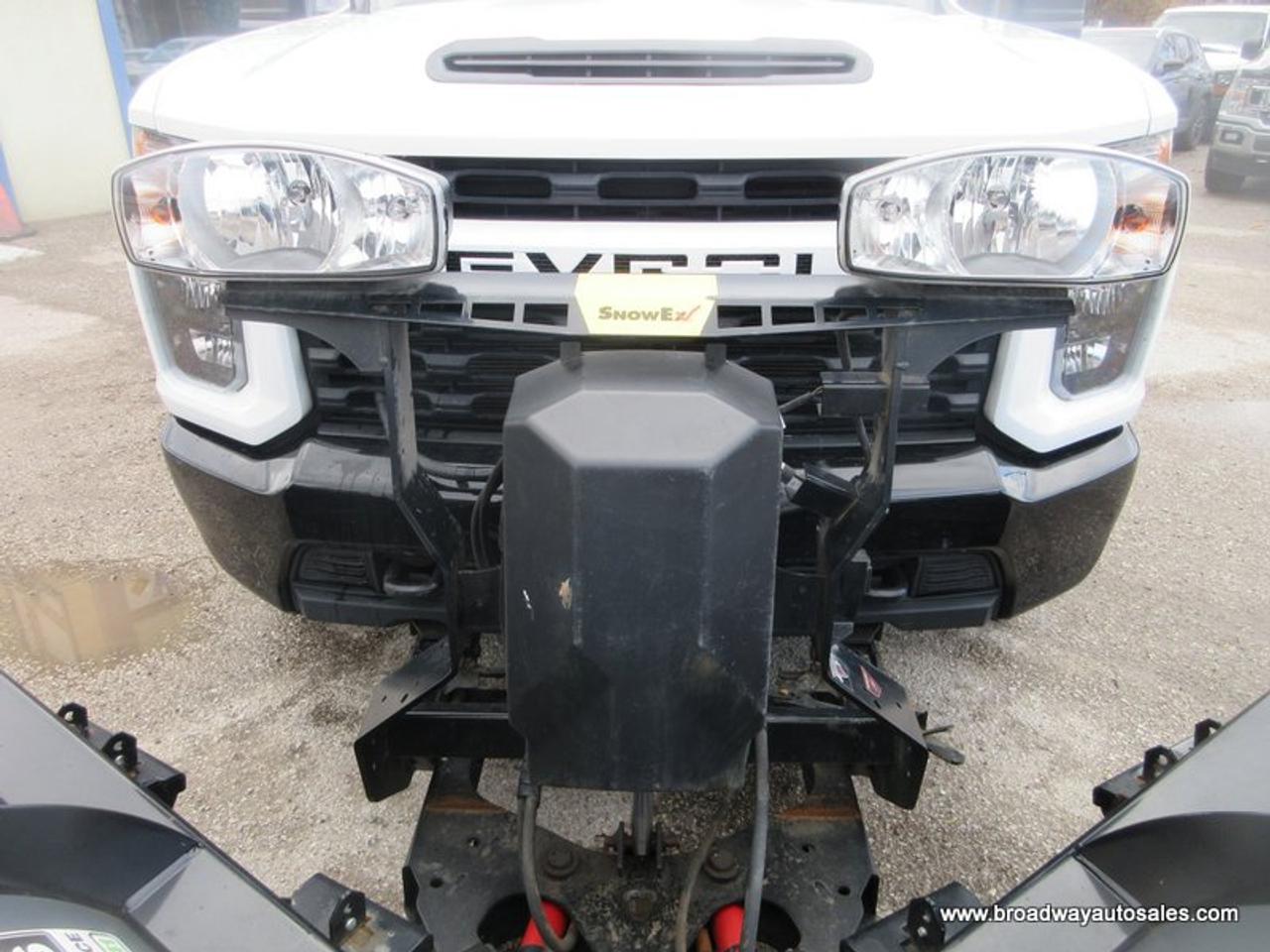 2022 Chevrolet Silverado 2500 3/4 TON CUSTOM-LS-MODEL 6 PASSENGER 6.6L - V8.. 4X4.. CREW-CAB.. 6.6-FOOT-BOX.. SNOW-EX-V-PLOW.. BACK-UP CAMERA.. BLUETOOTH SYSTEM.. Photo