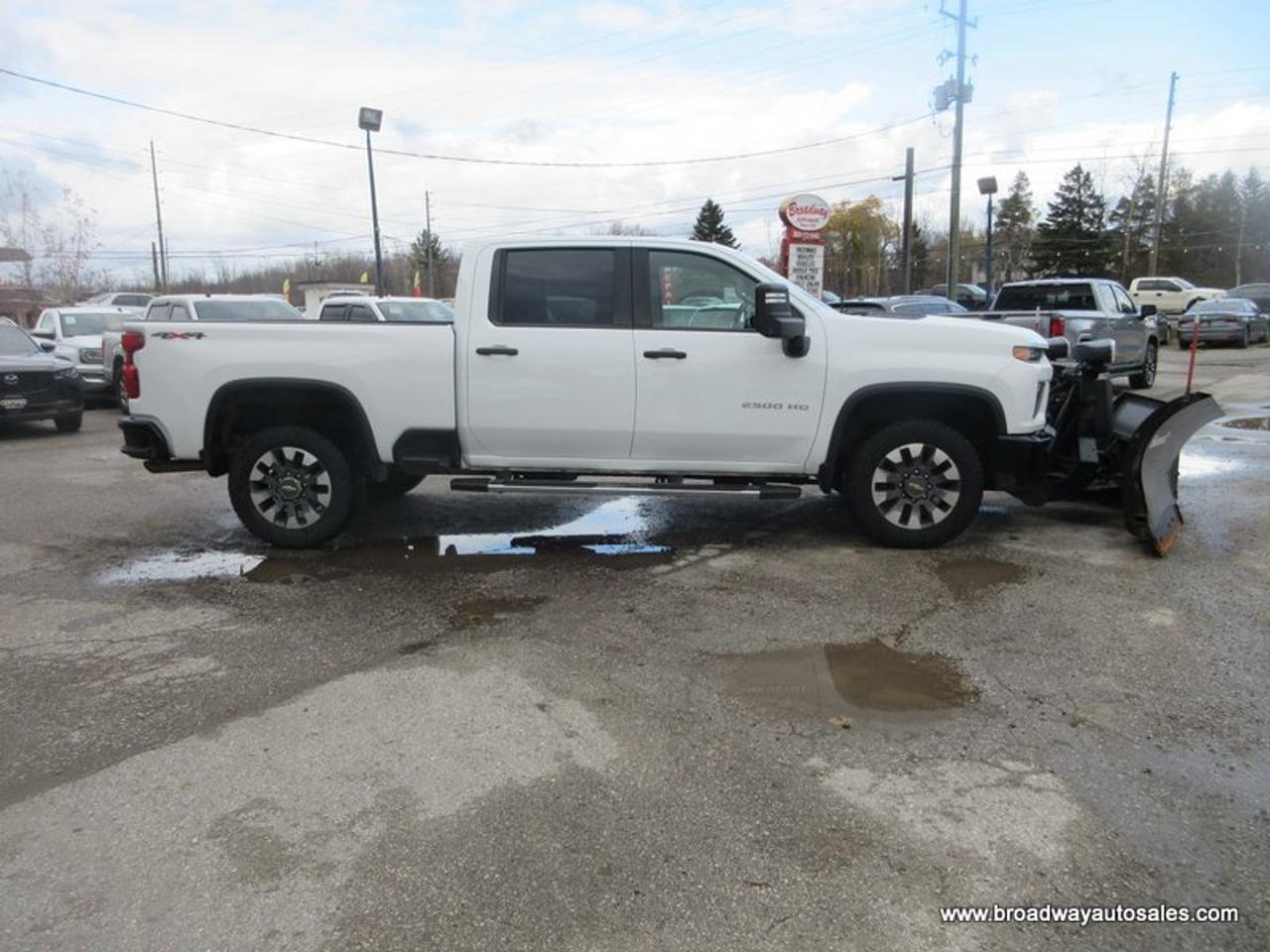 2022 Chevrolet Silverado 2500 3/4 TON CUSTOM-LS-MODEL 6 PASSENGER 6.6L - V8.. 4X4.. CREW-CAB.. 6.6-FOOT-BOX.. SNOW-EX-V-PLOW.. BACK-UP CAMERA.. BLUETOOTH SYSTEM.. Photo