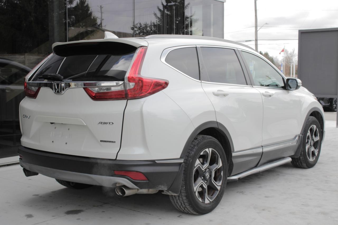 2017 Honda CR-V Touring Photo4