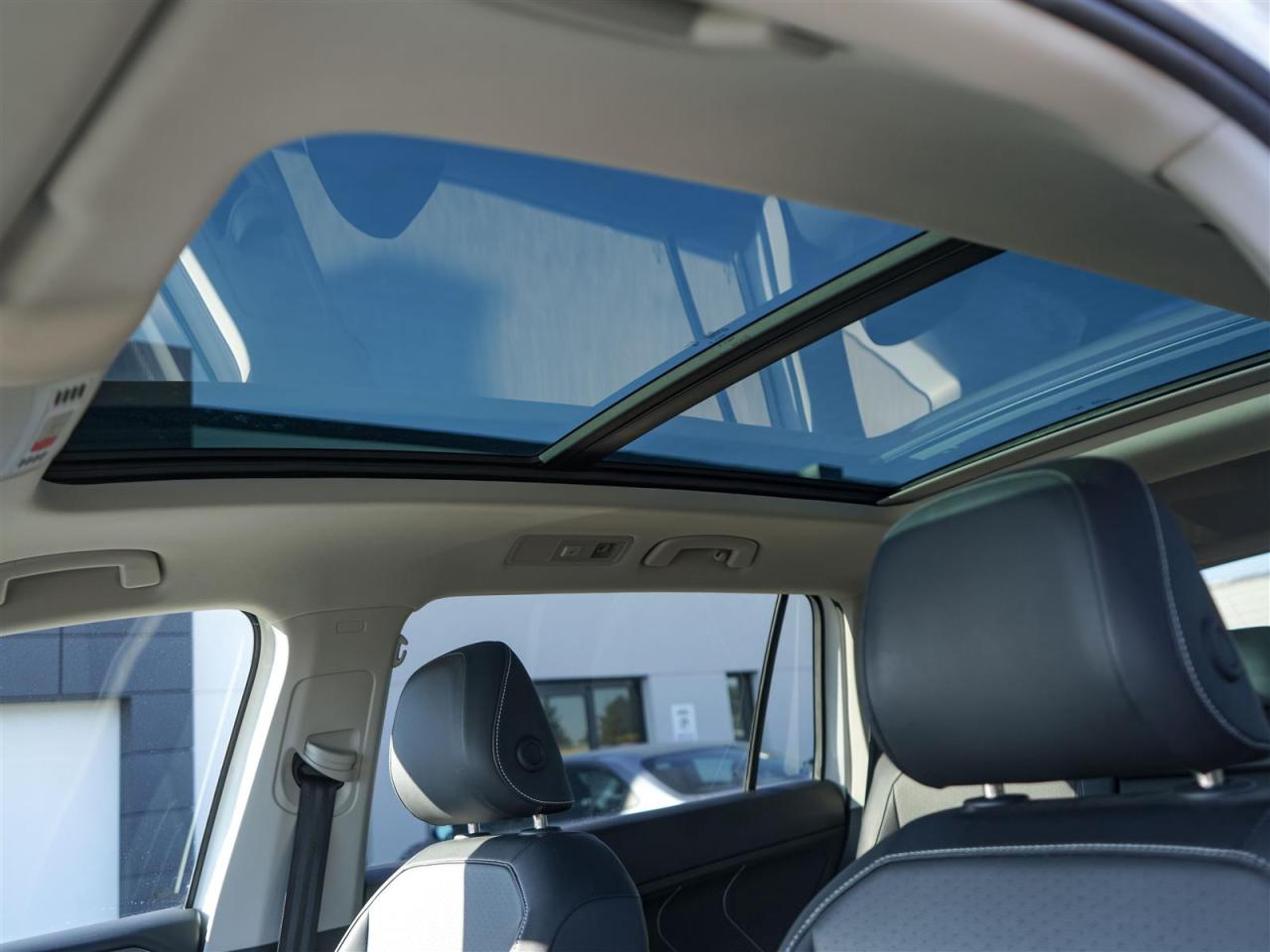 2024 Volkswagen Tiguan COMFORTLINE AWD | PANORAMIC ROOF | BLIND SPOT Photo