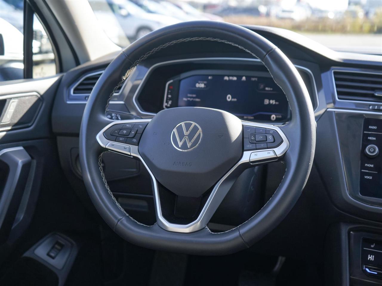 2024 Volkswagen Tiguan COMFORTLINE AWD | PANORAMIC ROOF | BLIND SPOT Photo