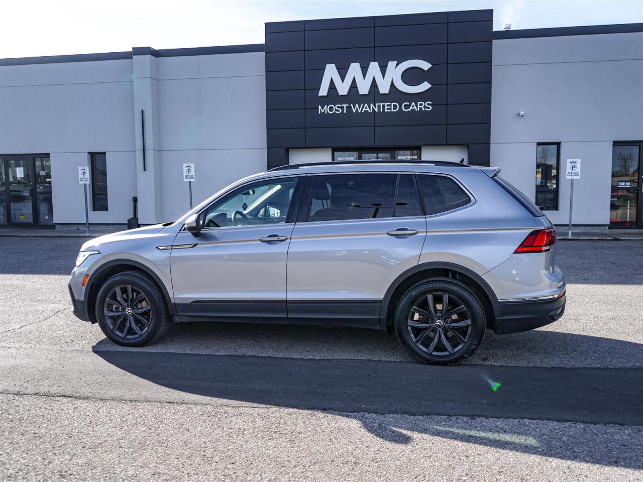 2024 Volkswagen Tiguan COMFORTLINE AWD | PANORAMIC ROOF | BLIND SPOT Photo