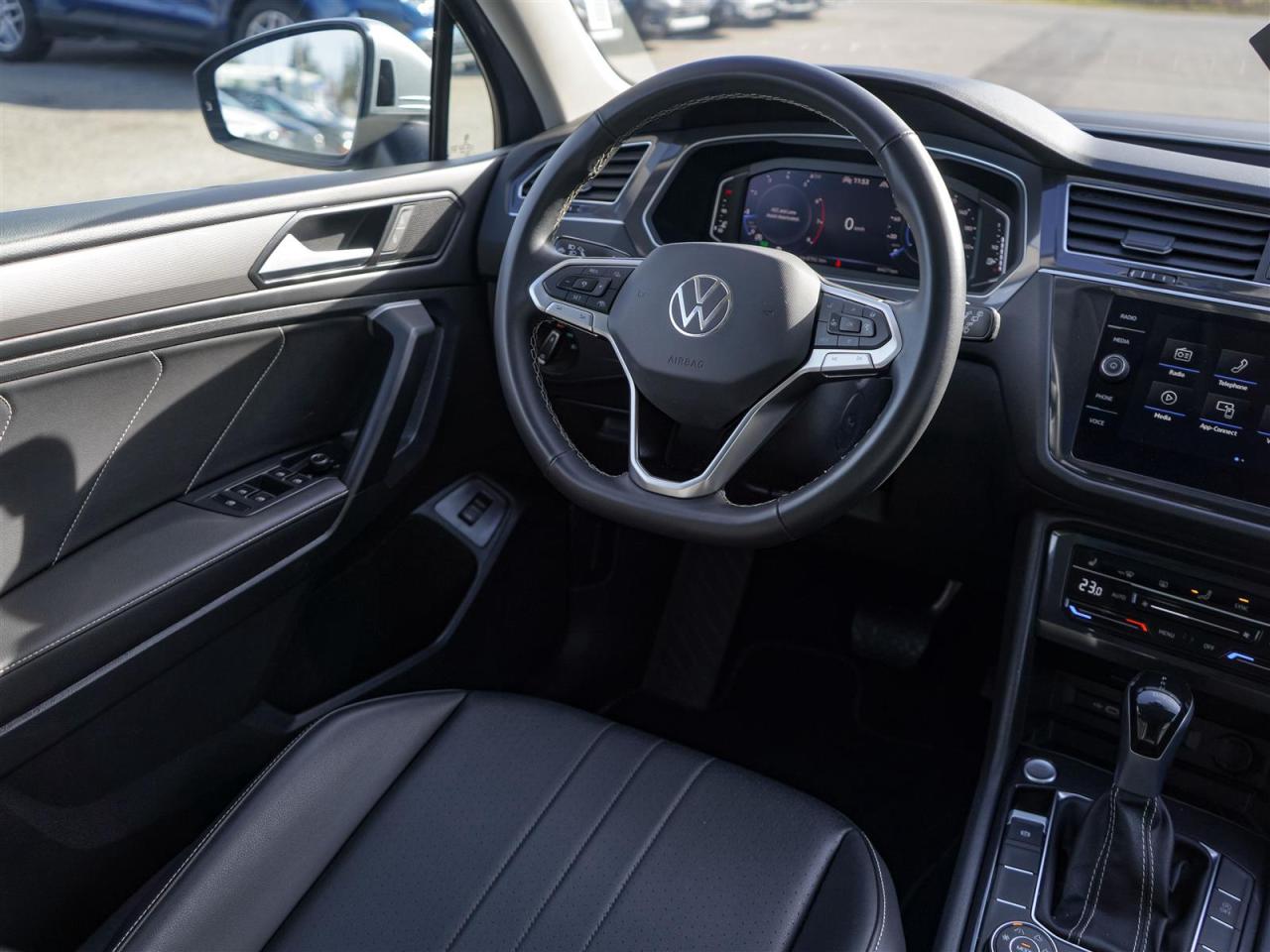 2024 Volkswagen Tiguan COMFORTLINE AWD | PANORAMIC ROOF | BLIND SPOT Photo