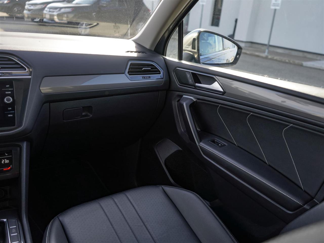 2024 Volkswagen Tiguan COMFORTLINE AWD | PANORAMIC ROOF | BLIND SPOT Photo