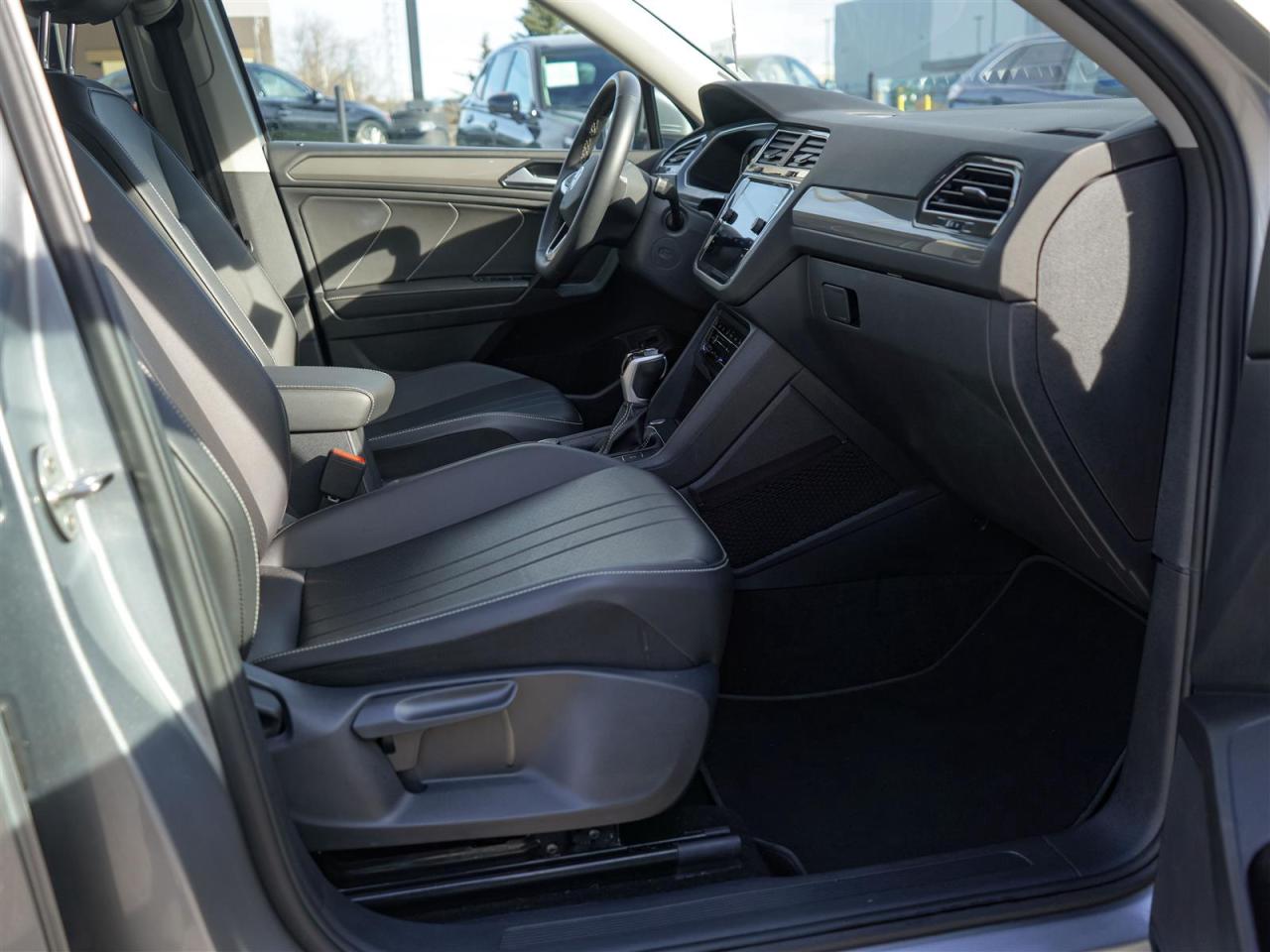 2024 Volkswagen Tiguan COMFORTLINE AWD | PANORAMIC ROOF | BLIND SPOT Photo