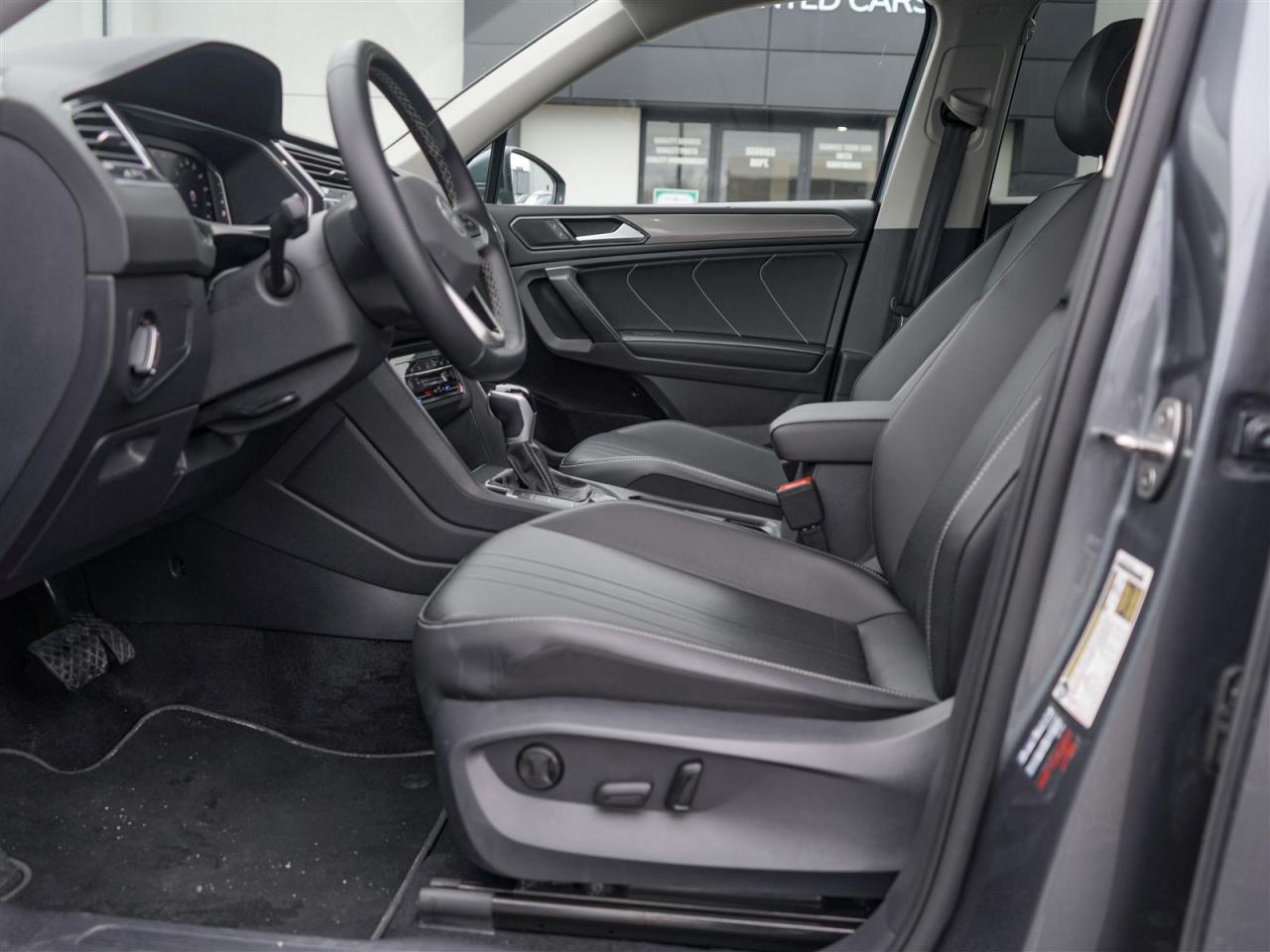 2024 Volkswagen Tiguan COMFORTLINE AWD | LEATHER | BLIND SPOT Photo