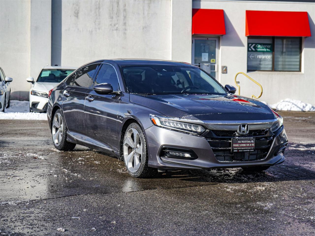2018 Honda Accord TOURING | NO ACCIDENTS | NAV | LEATHER | SUNROOF Photo