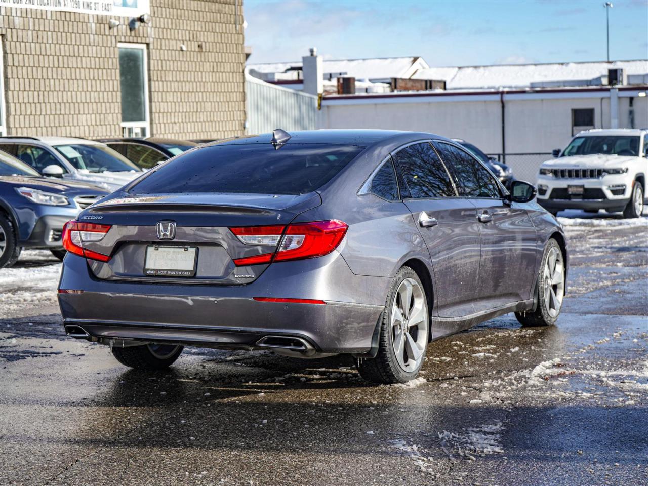 2018 Honda Accord TOURING | NO ACCIDENTS | NAV | LEATHER | SUNROOF Photo