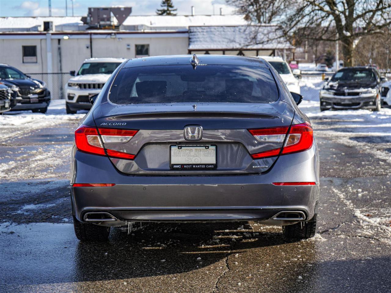 2018 Honda Accord TOURING | NO ACCIDENTS | NAV | LEATHER | SUNROOF Photo