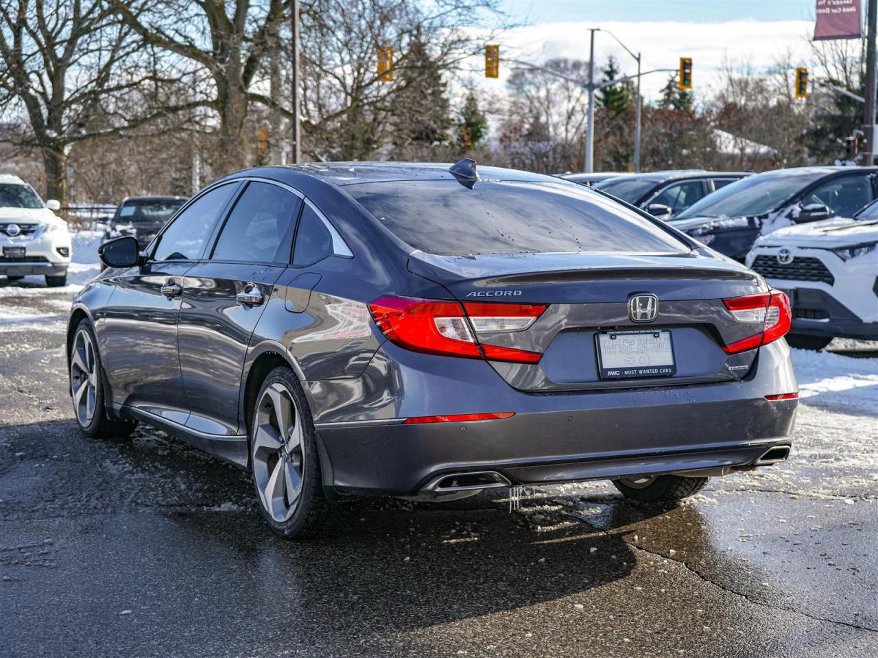 2018 Honda Accord TOURING | NO ACCIDENTS | NAV | LEATHER | SUNROOF Photo