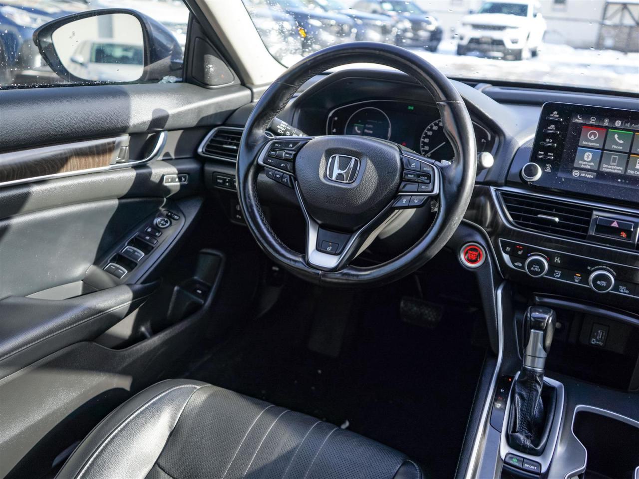 2018 Honda Accord TOURING | NO ACCIDENTS | NAV | LEATHER | SUNROOF Photo