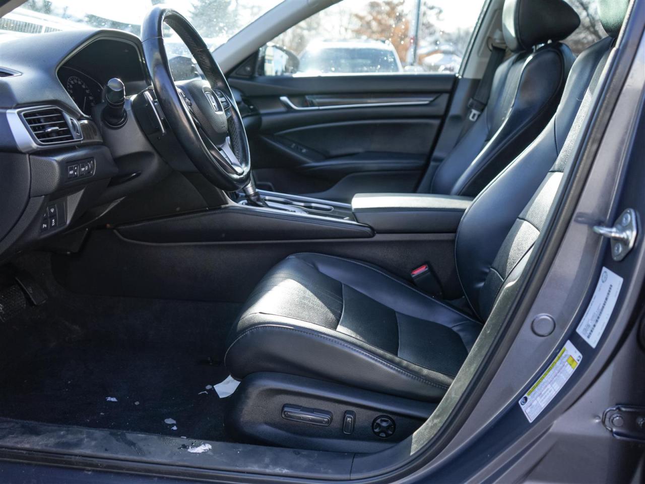 2018 Honda Accord TOURING | NO ACCIDENTS | NAV | LEATHER | SUNROOF Photo