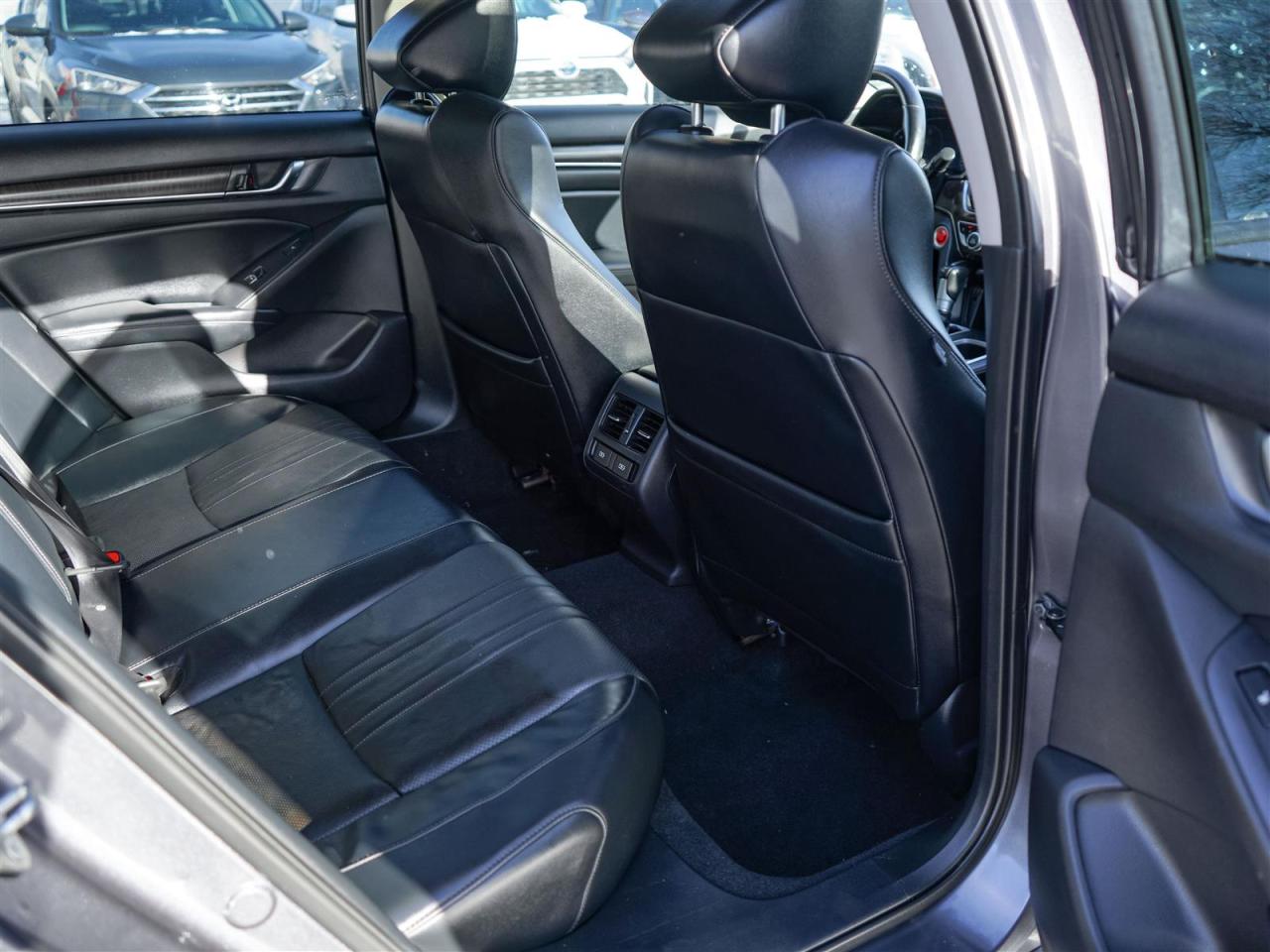 2018 Honda Accord TOURING | NO ACCIDENTS | NAV | LEATHER | SUNROOF Photo