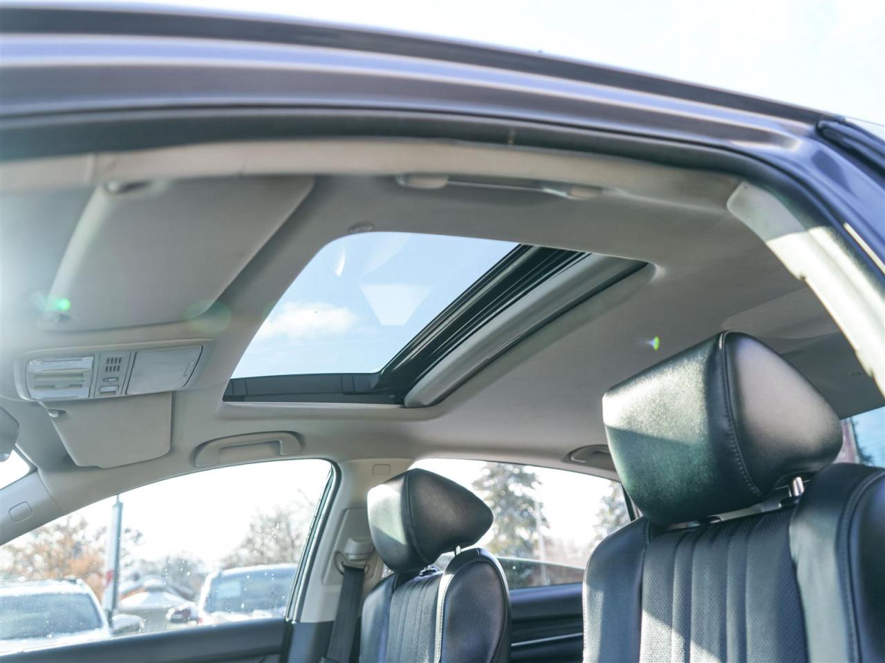 2018 Honda Accord TOURING | NO ACCIDENTS | NAV | LEATHER | SUNROOF Photo