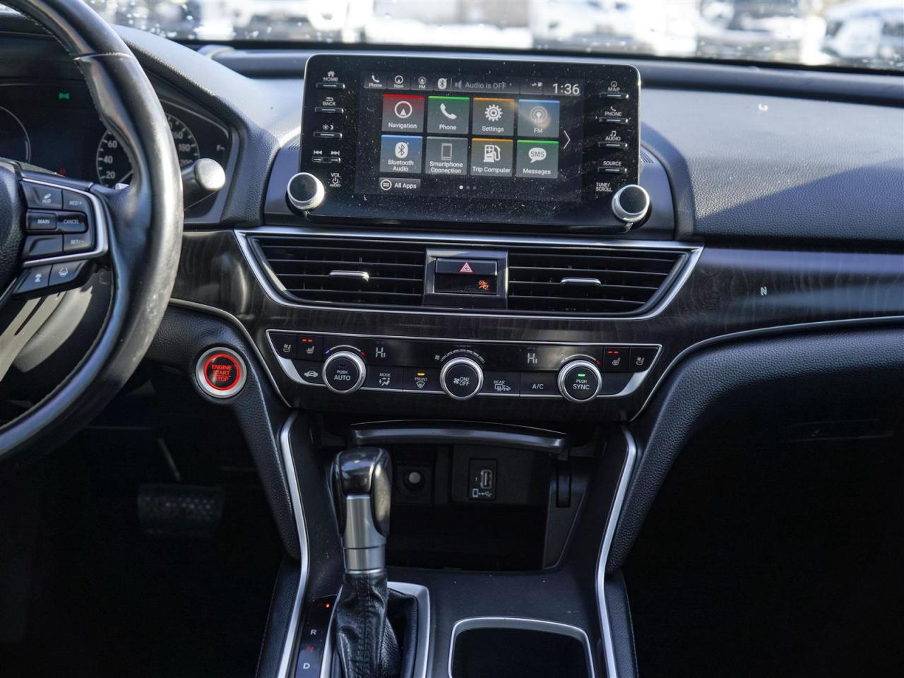 2018 Honda Accord TOURING | NO ACCIDENTS | NAV | LEATHER | SUNROOF Photo